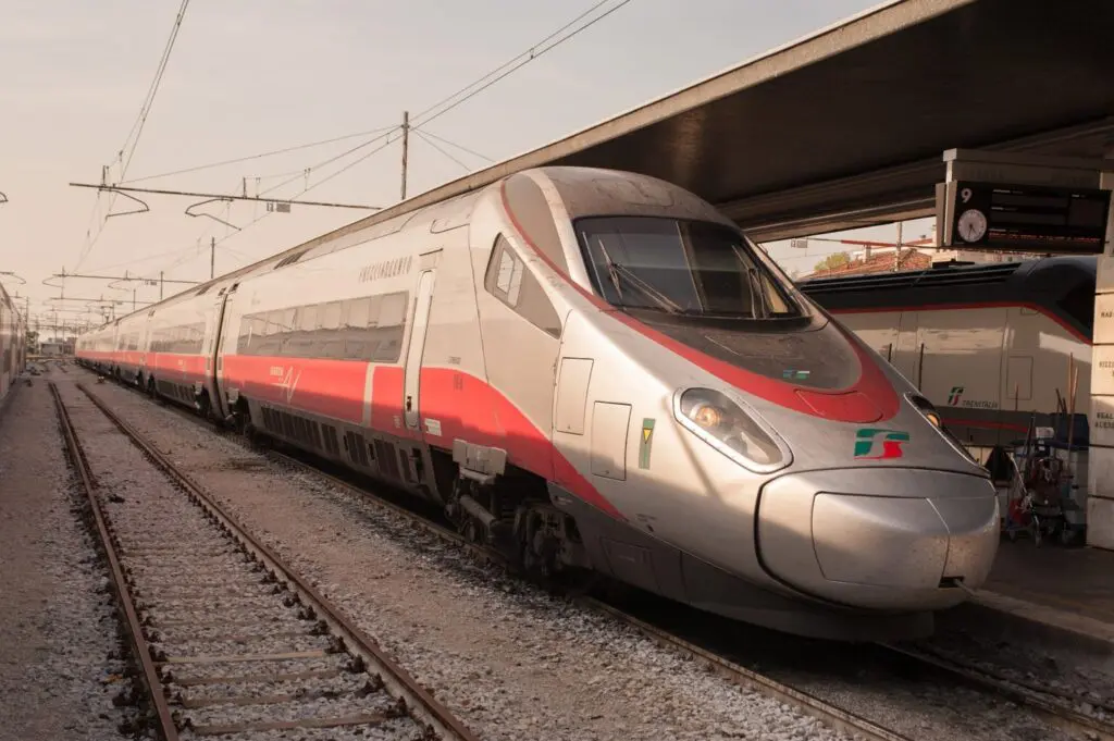 railway 4999416 1920 1536x1022 1