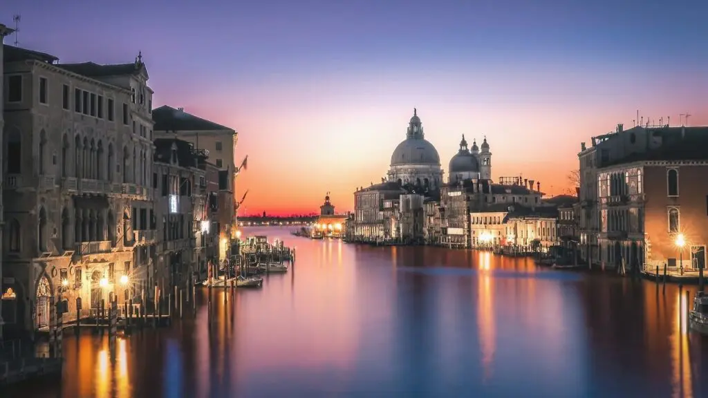 See Venice Differently