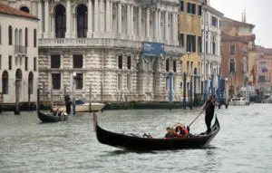 Real photograph of Ca' Pesaro on Venice's Grand Canal, home to the Museum of Oriental Art and the October 2026 Geographies of Tableware exhibition