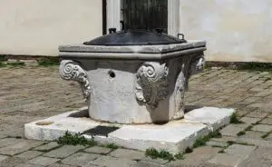 Venetian stone wellhead