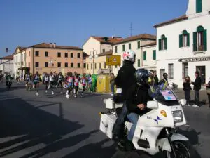 Authentic photograph of runners taking part in an earlier Venice Marathon, illustrating the October 25 2026 race-day visitor guide