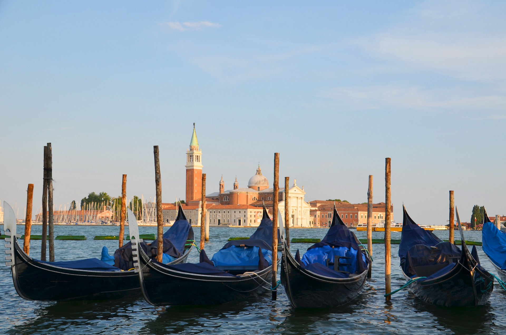 gondolas-2785565_1920