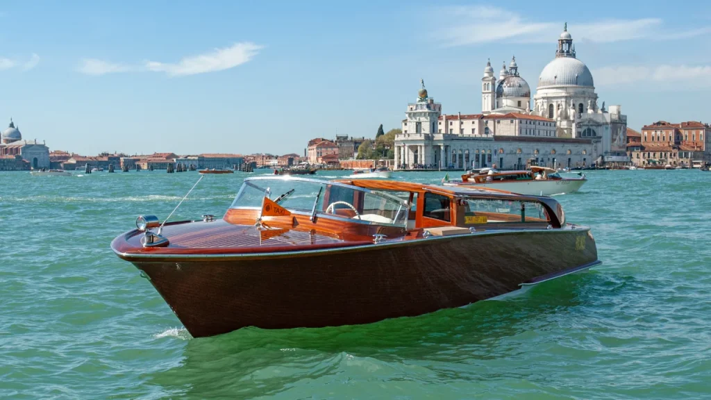 Private 1-Hour Boat Tour in Venice – Explore the Grand Canal & Hidden Canals
