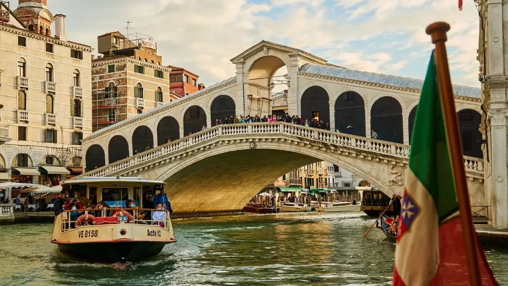Explore Venice with Ease: Get Your Vaporetto Pass – Skip the Line Tickets Available!