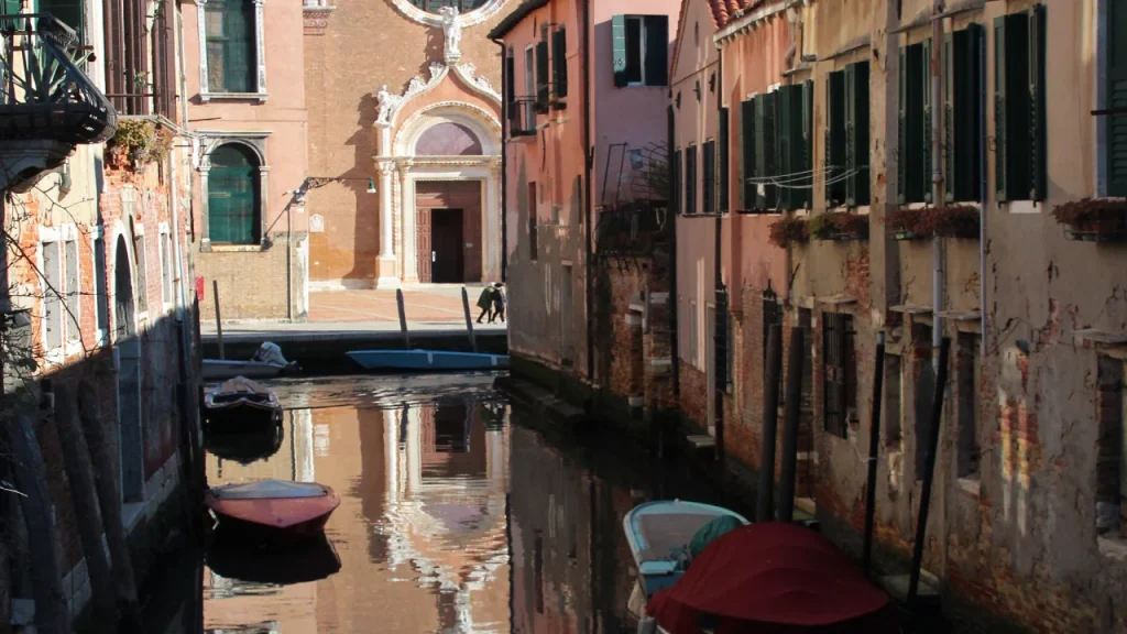 Explore Venice Off the Beaten Path: A Captivating Orientation Tour